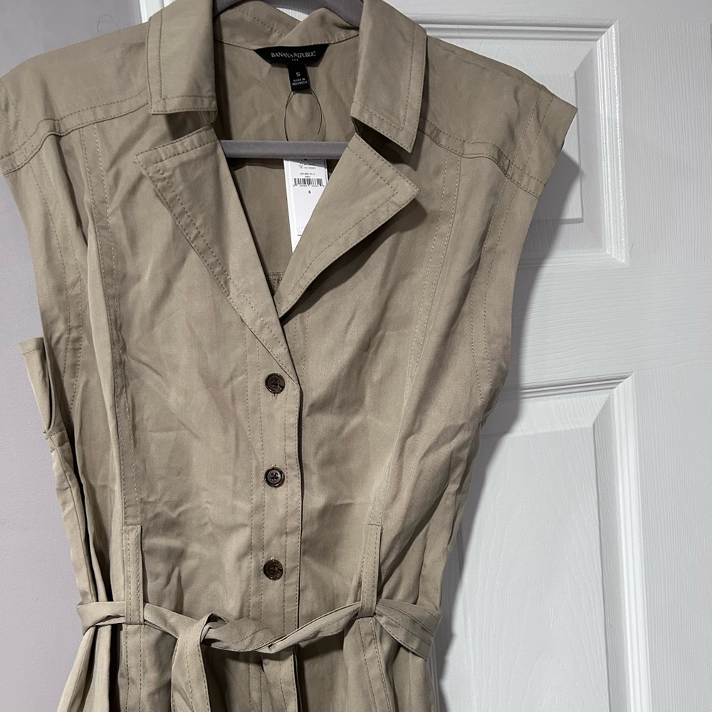 Banana republic khaki color vest